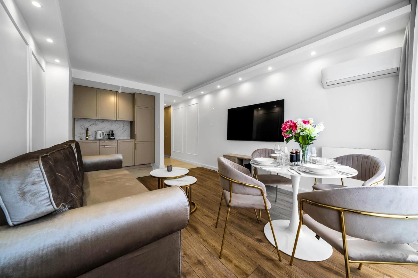 Warsaw Centrum Apartment - Workspace, Balcony - By Rentujemy Buitenkant foto